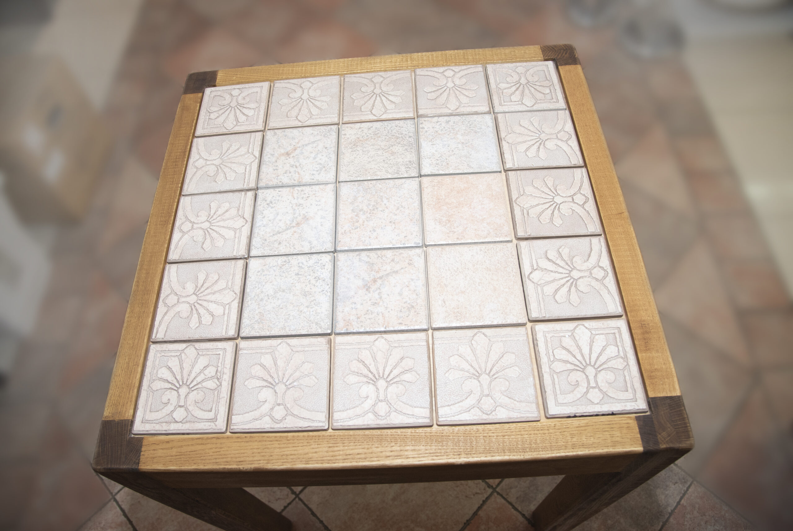 Стол со столешницей из плитки - модель 1 композиция Лилии