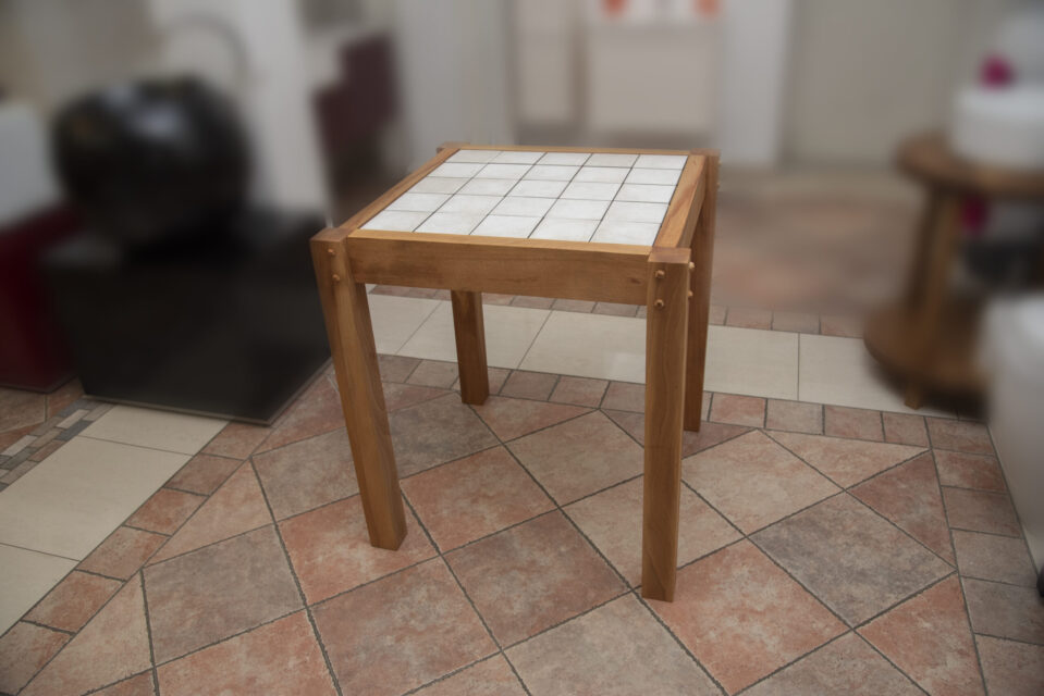 Стол со столешницей из плитки - модель 2 композиция Соль и перец 2